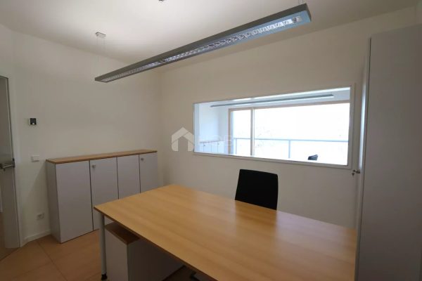 Büro zu vermieten in Eselborn